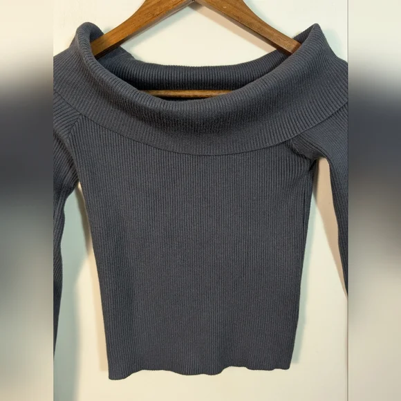 Edikted Dark Gray Ribbed Knit Off The Shoulder Crop Pullover Sweater - Picture 4 of 8